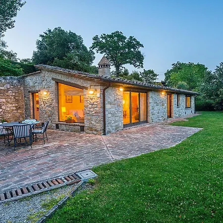 Sleeps 3 Pool Air Con Wifi Умбертиде